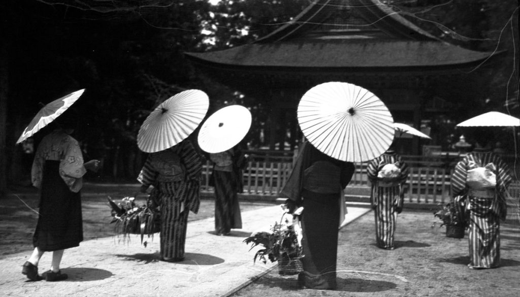 Women in kimonos, carrying parasols. Before the village shrine. Two days entertainment in home of Mr. G. Tsukamoto. © The Field Museum, CSA50295.