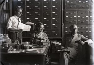 Joyce Allan with colleagues Gilbert Whitley(left) and Ellis Troughton, Australian Museum circa 1930. Australian Museum Archives AMS514_VA97_6. Reproduction Rights Australian Museum.