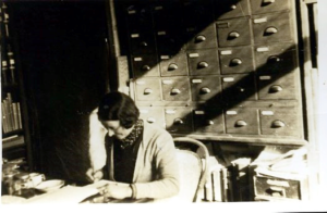 Joyce Allan at work, Australian Museum circa 1930. Australian Museum Archives AMS502. Reproduction Rights Australian Museum.