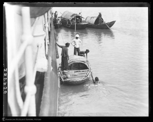 Divers at Haikhong, Ton-King, China, August 1916